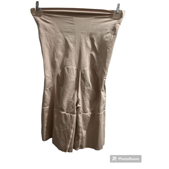 ✨Spanx OnCore High-Waisted Mid-Thigh Cream Sz M Shaper✨ - Picture 6 of 8